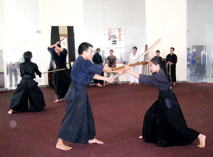 Students from Shobukan Vietnam in Ho Chi Minh City performing Katori Shinto Ryu at “Japan – Vietnam Cultural Day” in Ba Ria – Vung Tau