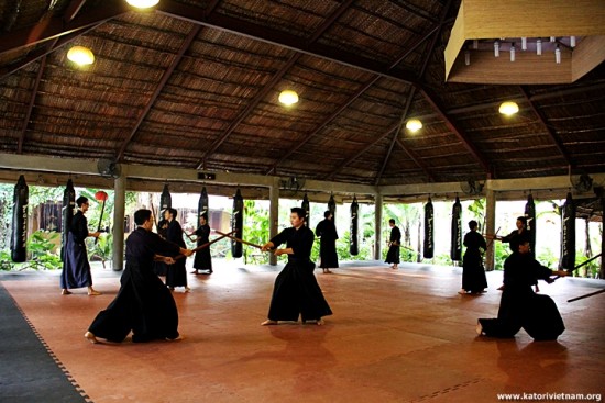 kenjutsu training Katori Shinto ryu Vietnam
