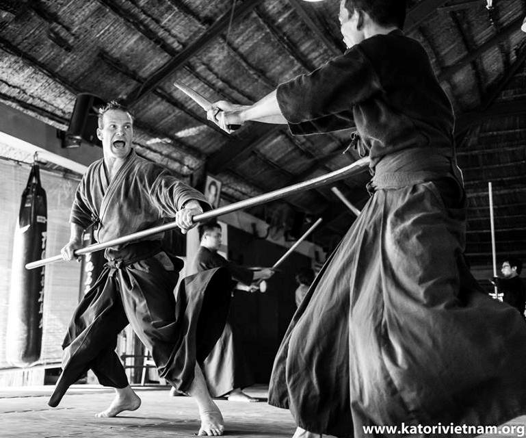 Phương Pháp Luyện Tập Katori Võ Đường Shobukan Vietnam Luyện tập bằng binh khí gỗ trong naginata jutsu